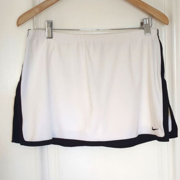 Nike white Tennis Golf skort with attached shirts size MED - Picture 2 of 6